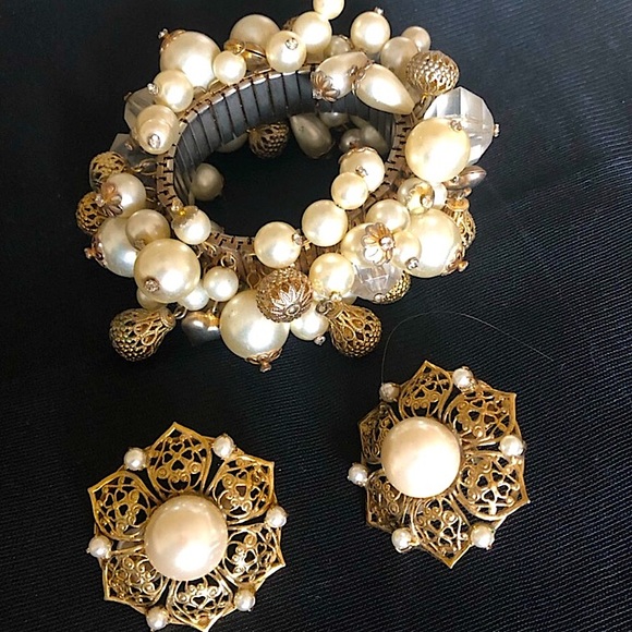 Set of two Vintage 80s clip on Pearl Earrings and pearl stretchable Bracelet - Picture 1 of 16